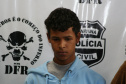 Danilo, 18 anos, é suspeito de cometer roubos com um canivete.