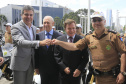 O governador Beto Richa entrega ao comandante do BPTRAN, ten. cel. QOPM Valterlei Mattos de Souza, 100 motocicletas para cinco municípios do Paraná. Participaram da solenidade: Comandante Geral da PMPR, cel. Cezar Kogut, secretário de Segurança, Wagner Mesquita, presidente da Assembléia Legislativa, Ademar Traiano, entre outros.Curitiba, 14-12-15.Foto: Arnaldo Alves / ANPr.