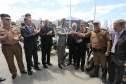 O governador Beto Richa entrega ao comandante do BPTRAN, ten. cel. QOPM Valterlei Mattos de Souza, 100 motocicletas para cinco municípios do Paraná. Participaram da solenidade: Comandante Geral da PMPR, cel. Cezar Kogut, secretário de Segurança, Wagner Mesquita, presidente da Assembléia Legislativa, Ademar Traiano, entre outros.Curitiba, 14-12-15.Foto: Arnaldo Alves / ANPr.