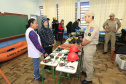 Secretaria de Estado da Educação do Paraná, Colégio Estadual Juscelino K de Oliveira em São José dos Pinhais recebe o evento Comemorando da Escola da Policia Militar do Paraná. Na foto, alunos visitam exposição da Policia MIlitar no colégio. 08-08-16. Foto: Hedeson Alves/SEED