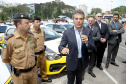 O governador Beto Richa entregou nesta terça-feira (31), em Curitiba, mais um lote de viaturas para a Polícia Militar do Paraná. Richa repassou também dez vans para as ações do programa Família Paranaense, desenvolvido pela Secretaria da Família e Desenvolvimento Social. Curitiba,31/10/2017 Foto:Jaelson Lucas / ANPr
