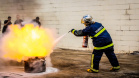 Servidores que trabalham na Penitenciária Estadual de Cruzeiro do Oeste participaram do segundo curso de Brigada de Incêndio. A ação é resultado de uma parceria entre Departamento Penitenciário, Escola de Formação e Aperfeiçoamento Penitenciário (Espen) e o Corpo de Bombeiros. O objetivo é capacitar os servidores para atuar em situações de emergência e ações preventivas no interior da unidade penal.Curitiba, 17/05/2018.Foto: Divulgação Depn Pr
