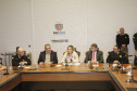 A governadora Cida Borghetti, assina autorização para licitação de compra de 30 motos para a Polícia Rodoviária Estadual e o lançamento do Programa Bateu. Na oportunidade entregou 8 motos para a Polícia Rodoviária do Paraná. Presentes: secretário de Segurança, del. Julio Reis, de Infraestrutura e Logística, Abelardo Lupion e a comandante-Geral da PMPr, cel Audilene, entre outros.Curitiba, 05-06-18.Foto: Arnaldo Alves / ANPr.