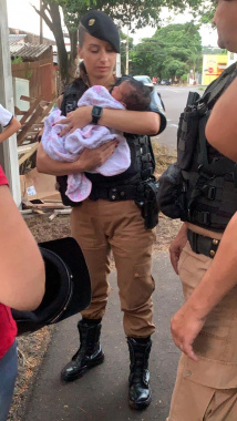  Em Cianorte, policial da ROTAM salva bebê engasgada com leite materno 