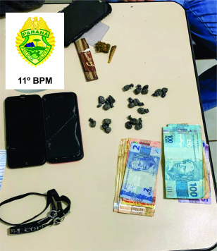  Festa clandestina é denunciada e PM prende três pessoas e apreende porções de drogas e R$ 1,5 mil em dinheiro em Engenheiro Beltrão
