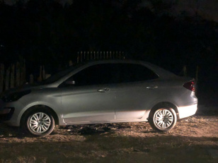 Carro é recuperado pela PM logo após o roubo no CIC