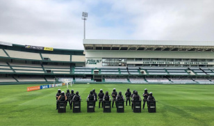 Companhia de Choque faz treinamento no estádio Couto Pereira, em Curitiba