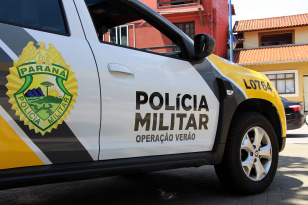 Homem é encaminhado à delegacia por envolvimento com o tráfico de drogas em Guaratuba, no litoral