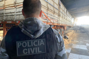 PCPR recupera carreta roubada e descobre barracão utilizado para transbordo em Tibagi 