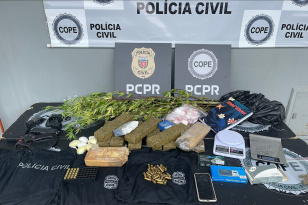 Em operação na Grande Curitiba, PCPR apreende uniformes falsos da polícia e drogas