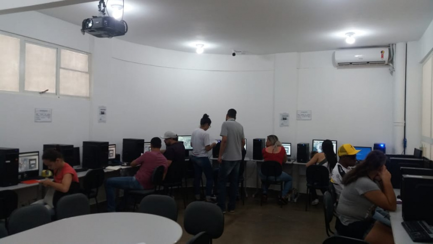 Mais de 90 cursos estão à disposição de presos com tornozeleira para remição de pena