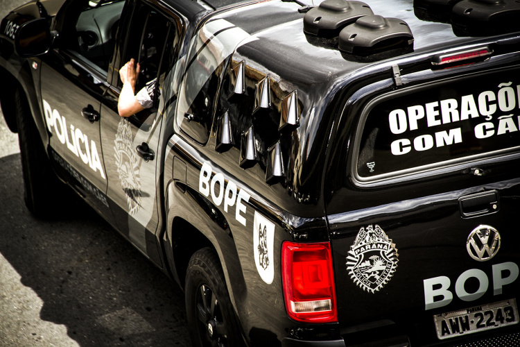 Equipe do Canil do BOPE localiza e prende foragido da justiça no Guaíra, em Curitiba