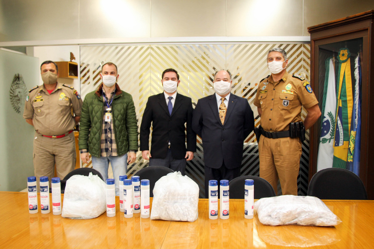 Polícia Militar recebe doação de máscaras e álcool gel de instituições organizadas em Curitiba