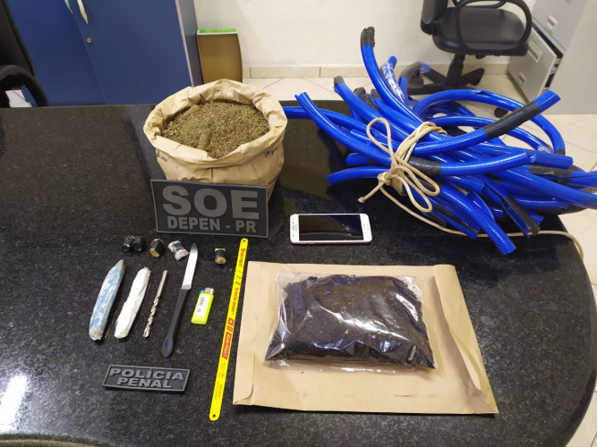 Cinco pessoas são detidas após tentarem arremessar corda, maconha e celular para presos de Foz do Iguaçu