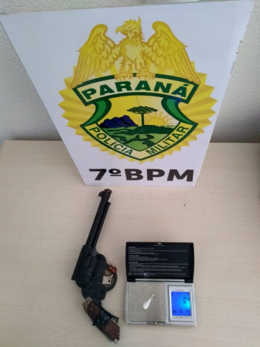 No Noroeste do estado, PM prende dupla e apreende simulacro e quase R$ 4 mil em dinheiro