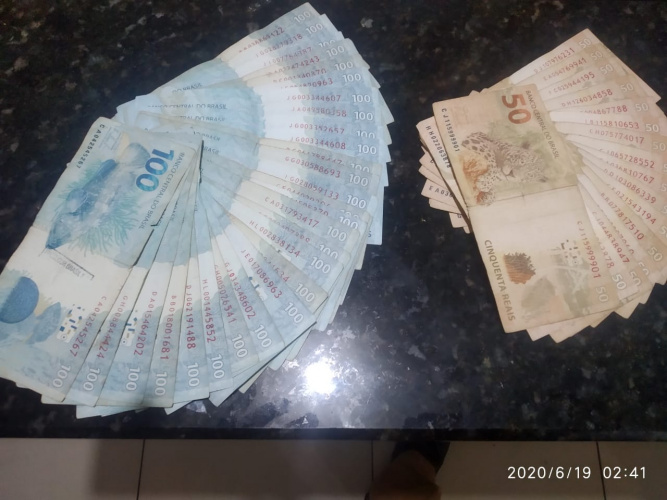 No Noroeste do estado, PM prende dupla e apreende simulacro e quase R$ 4 mil em dinheiro