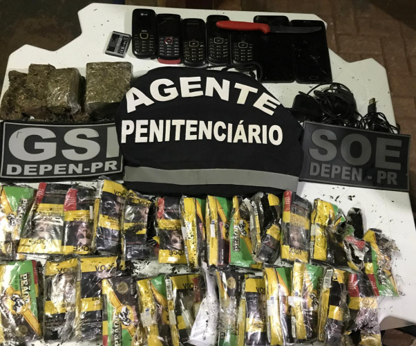 Agentes do Depen apreendem drogas e celulares que seriam entregues a presos de Foz do Iguaçu