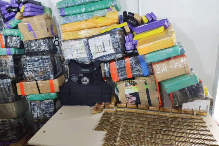 PCPR apreende 1 tonelada de maconha e munições para fuzil em Altônia