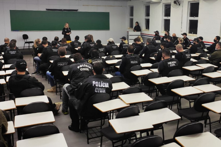 Polícia Civil prende 10 pessoas em operação contra roubos e furtos em Cascavel