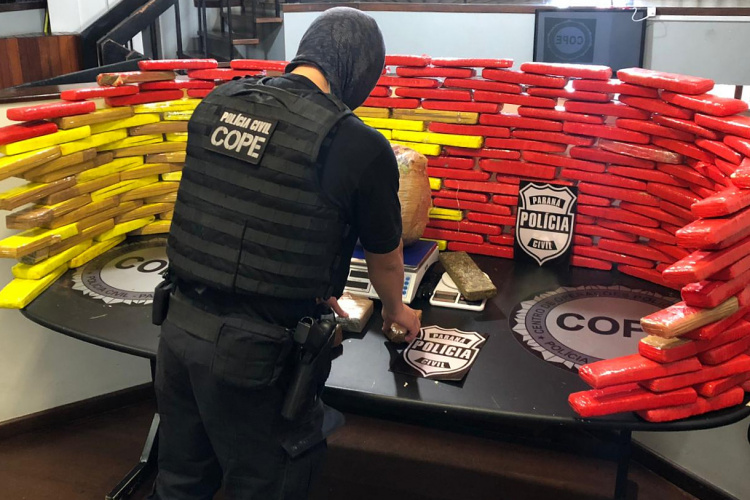 COPE apreende 135 quilos de maconha dentro de residência em São José dos Pinhais