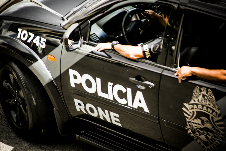 Homem com 25 quilos de maconha é abordado pela RONE no Capão da Imbuía, em Curitiba