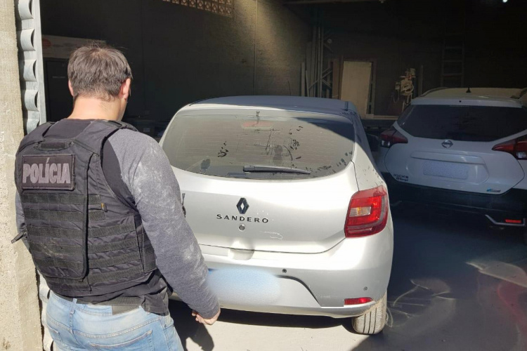 PCPR recupera dois carros roubados em Curitiba