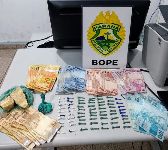 Durante patrulhamento em Araucária, na RMC, BOPE prende homem e apreende 68 pedras de crack e mais de R$ 2 mil em dinheiro