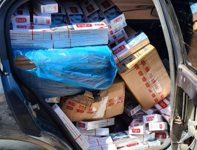 Carro carregado com mais de 12 mil maços de cigarros é apreendido pelo BPRv no oeste do Paraná