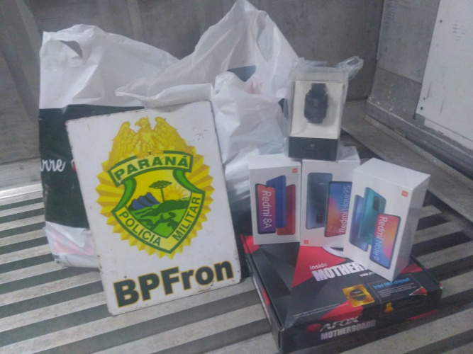 BPFron apreende carro equipado com rádio comunicador e eletrônicos contrabandeados em situações distintas no Oeste do estado