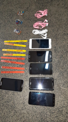 Agente penitenciário encontra dois “kits cadeia” cobertos com grama na PEP I