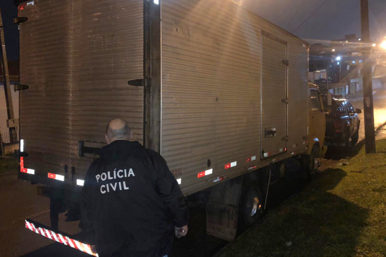 Polícia Civil recupera caminhão roubado seis horas após o crime em Colombo