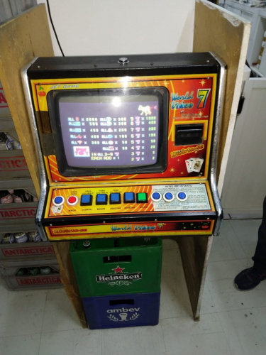 Em Curitiba (PR), AIFU fiscaliza 27 e fecha 15 estabelecimentos comerciais neste final de semana