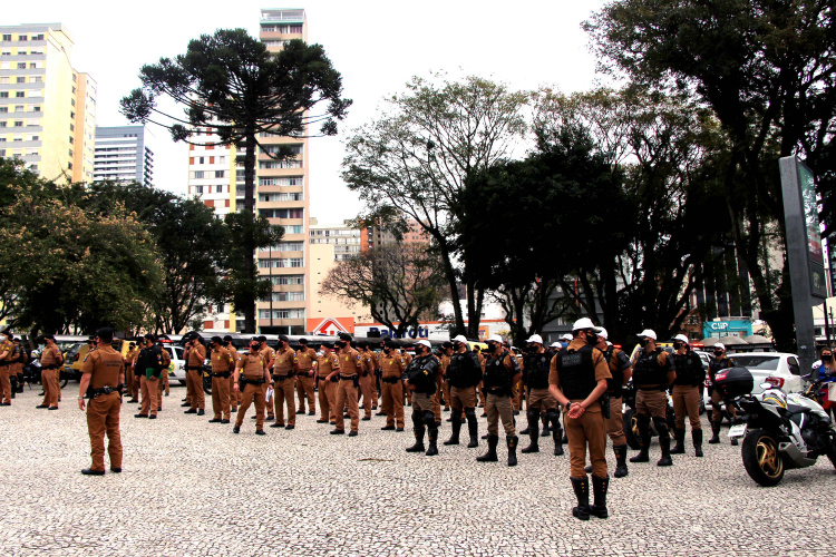 Mais de 300 policiais militares estão nas ruas da região central da Capital pela Operação Saturação