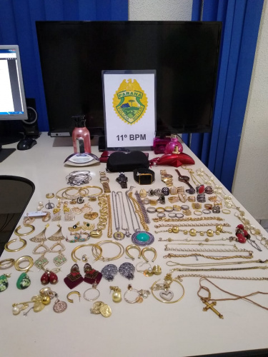 PM prende duas mulheres e recupera R$ 5 mil em joias e relógios no noroeste do Paraná