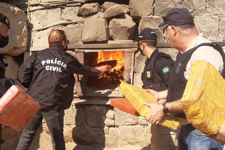 PCPR incinera 4,5 toneladas de drogas na RMC