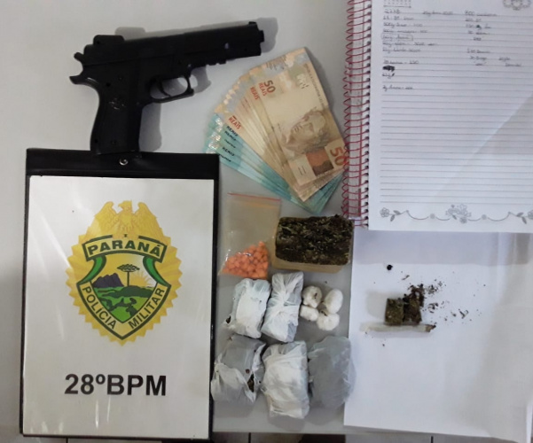 Na Lapa (PR), PM prende duas mulheres e apreende simulacro e drogas