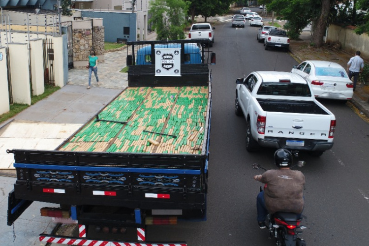 PCPR apreende 920 quilos de maconha em Paranavaí