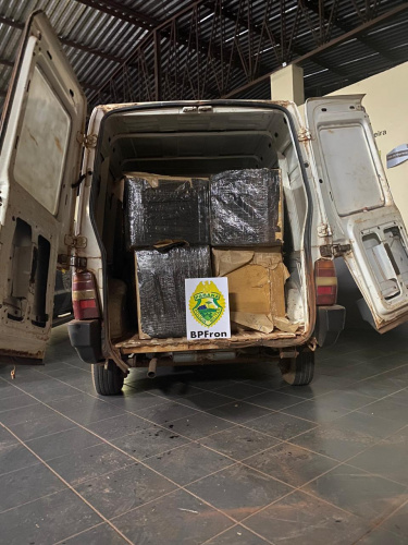 Carro carregado com cigarros e produtos eletrônicos contrabandeados é apreendido pelo BPFron em Guaíra (PR)