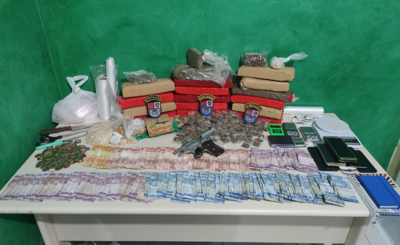 Trio que atuava no tráfico de drogas no Cajuru é preso pela PM na Capital e RMC