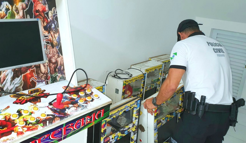 Polícia Civil apreende máquinas caça-níqueis em Matinhos