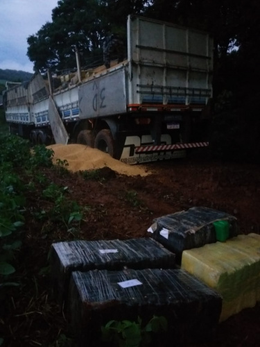 Carreta com mais de cinco toneladas de maconha é apreendida pela PM em Campo Bonito durante a Operação Sinergia