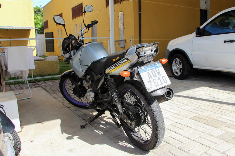 Em Matinhos, mulher suspeita de oferta de motocicleta e chama a PM ao descobrir que veículo era furtado