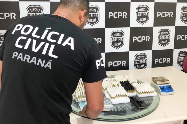 Polícia Civil apreende 550 cigarros eletrônicos de maconha líquida em Curitiba