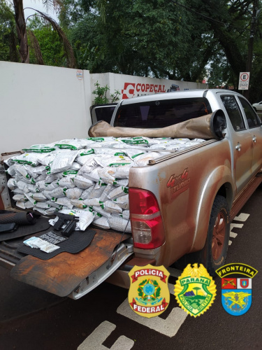 BPFron e PF apreendem 1,2 tonelada de agrotóxicos contrabandeados em Cascavel (PR)