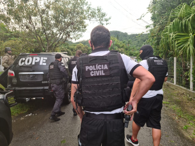 PCPR prende três suspeitos em ação contra tráfico de drogas e homicídios em Matinhos