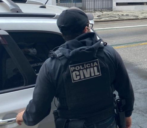 PCPR prende homem foragido do sistema penitenciário em posse de arma e drogas em Curitiba