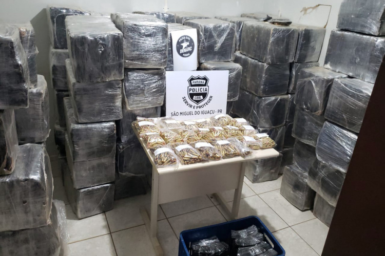 Polícia Civil apreende duas toneladas de maconha e munições do crime organizado