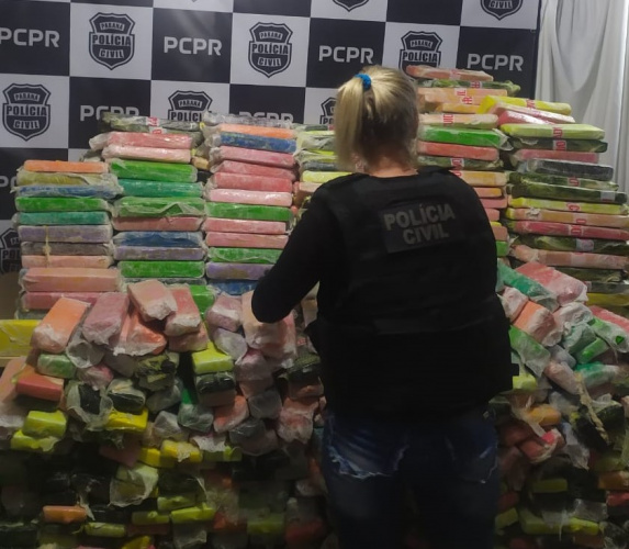 PCPR e PRF apreendem mais de 1,6 toneladas de maconha no pedágio de Cascavel
