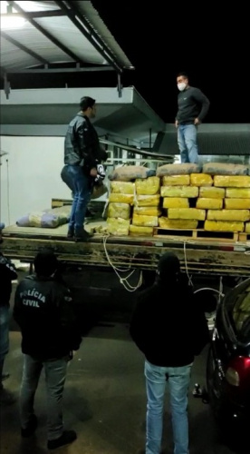 Polícia Civil apreende 4 toneladas de maconha em Umuarama