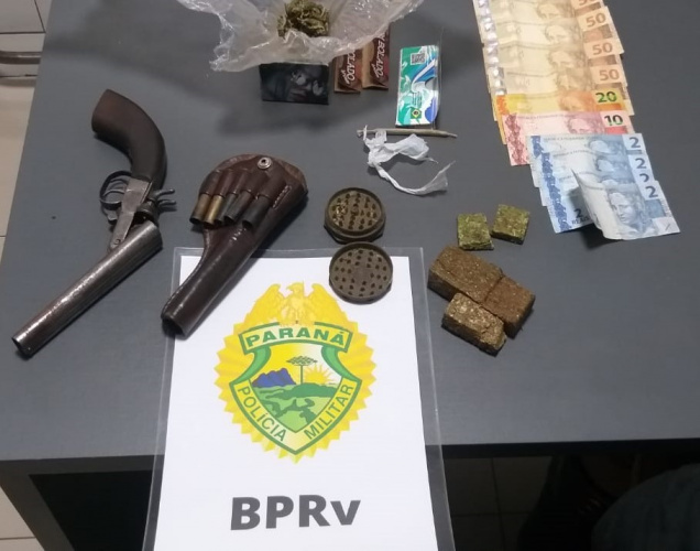 Operação Hórus: Policiais rodoviários apreendem arma de fogo, maconha e encaminham três suspeitos em Terra Rica, no Noroeste